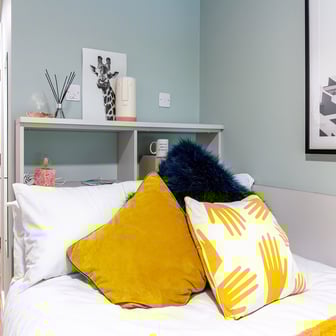 Bronze En Suite - Image 1